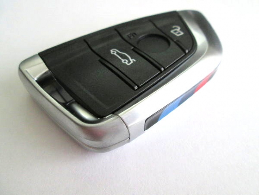 Кутийка за смарт ключ BMW G-series с три бутона (черни бутони)