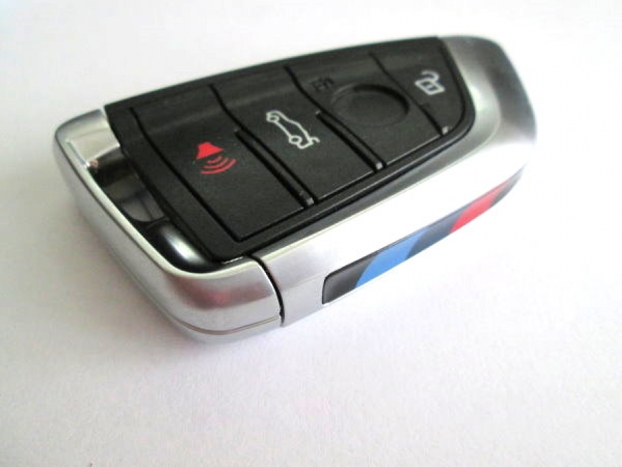 Кутийка за смарт ключ BMW G-series с четири бутона (черни бутони)