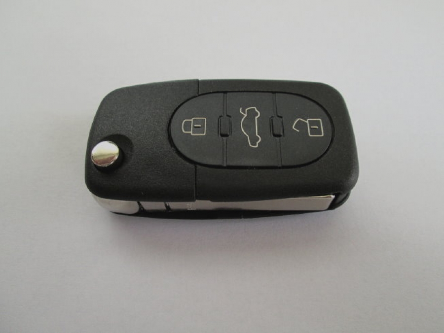 Автомобилен ключ за Audi A2/A4 комплект 8Z0837231
